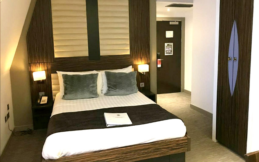 You’ll be cosy or cool thanks to air conditioning in your double room at Maitrise Hotel London Maida Vale